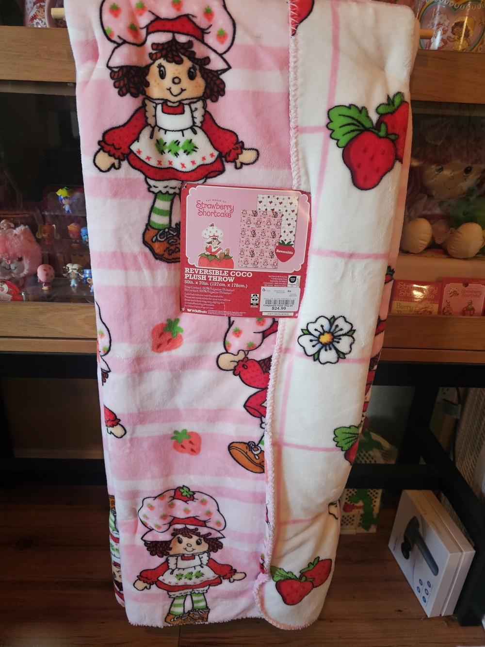 Pink Reversible Strawberry Shkrtcake Double Throw Blanket